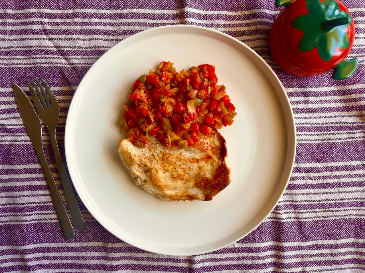 Filet de poulet et sa poelée de poivrons