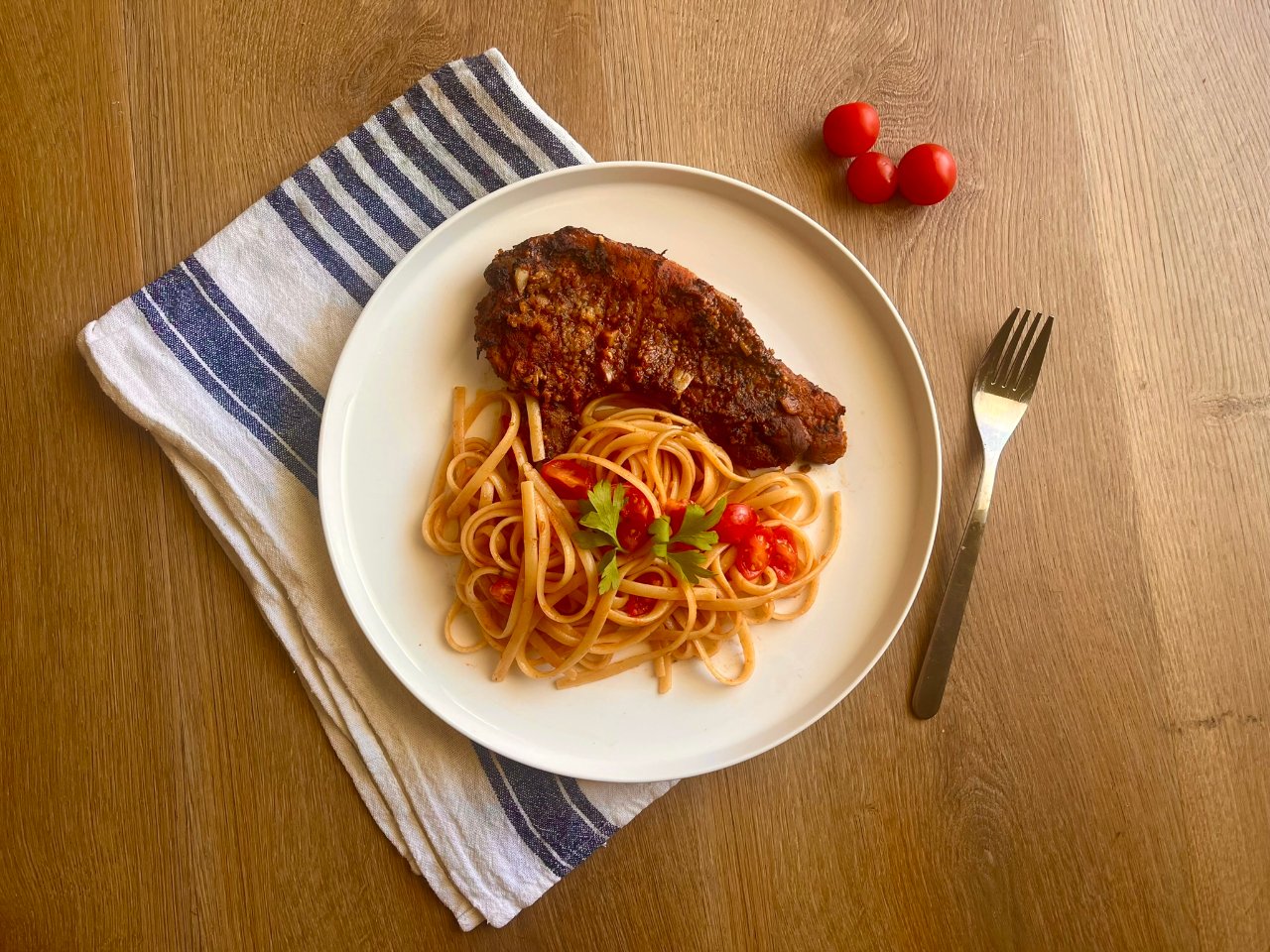 Côtes de porc marinées moutarde, tomate & soja