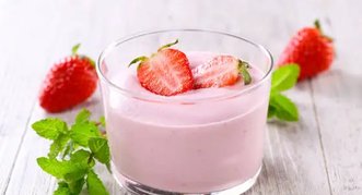 Mousse protéinée aux fraises et au skyr